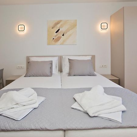 חוואר Luka'S Lodge Guesthouse & Hostel מראה חיצוני תמונה