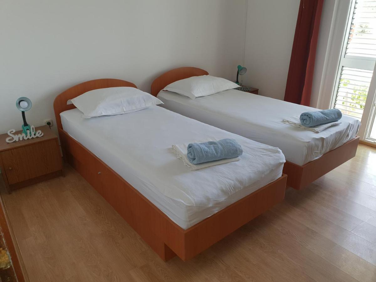 חוואר Luka'S Lodge Guesthouse & Hostel מראה חיצוני תמונה