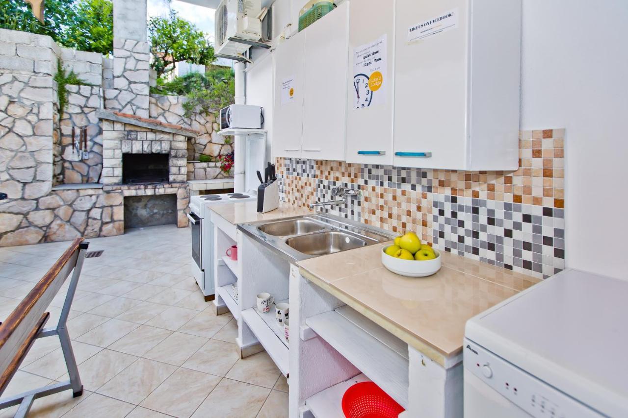 חוואר Luka'S Lodge Guesthouse & Hostel מראה חיצוני תמונה