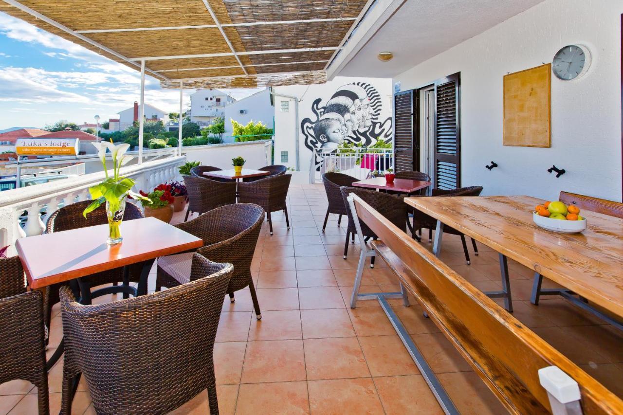 חוואר Luka'S Lodge Guesthouse & Hostel מראה חיצוני תמונה