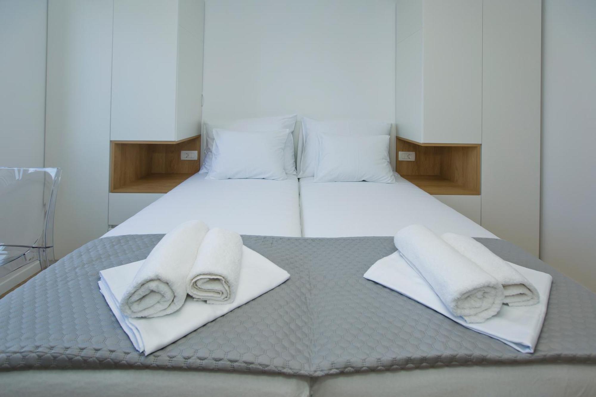 חוואר Luka'S Lodge Guesthouse & Hostel מראה חיצוני תמונה