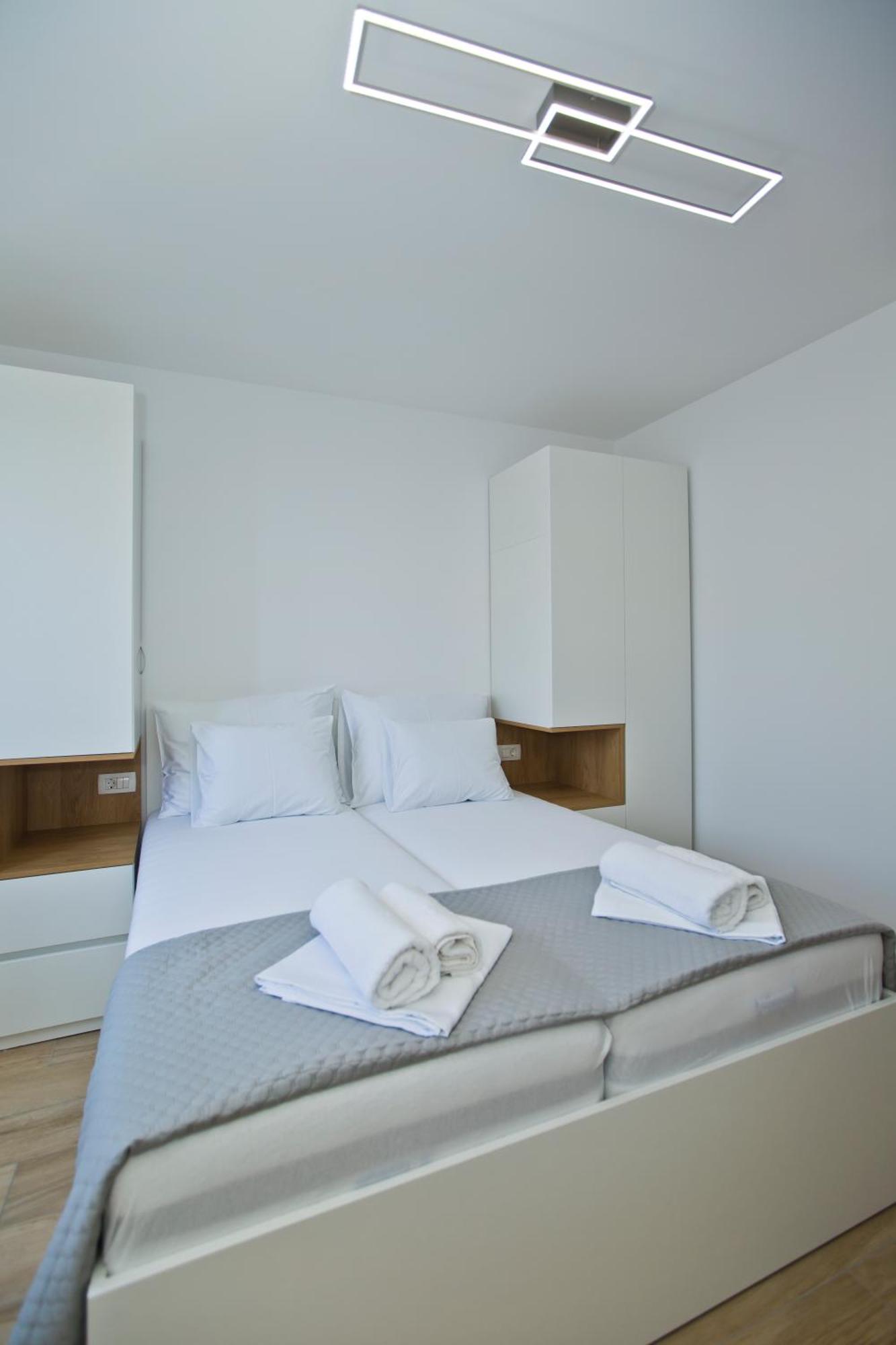 חוואר Luka'S Lodge Guesthouse & Hostel מראה חיצוני תמונה