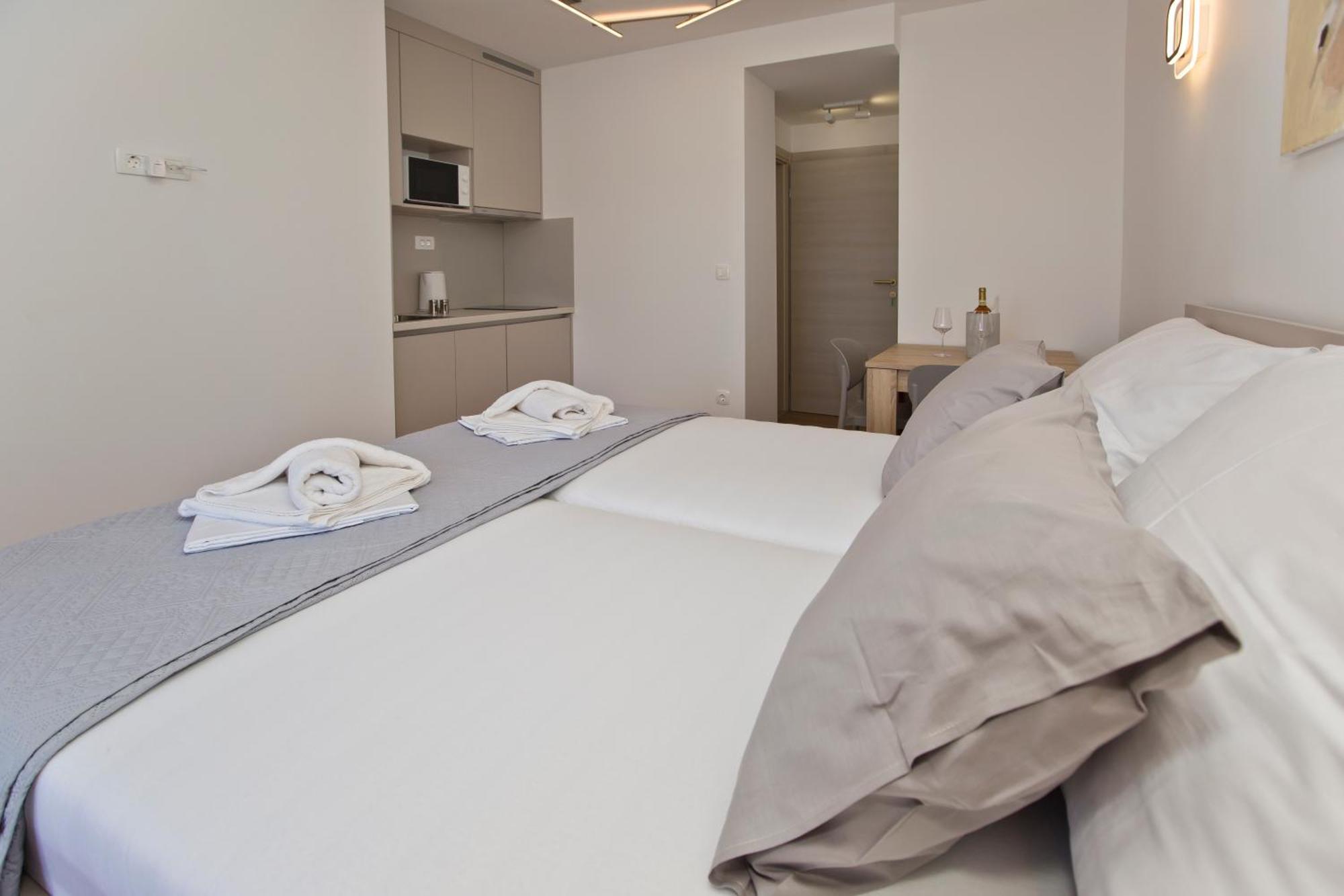 חוואר Luka'S Lodge Guesthouse & Hostel מראה חיצוני תמונה
