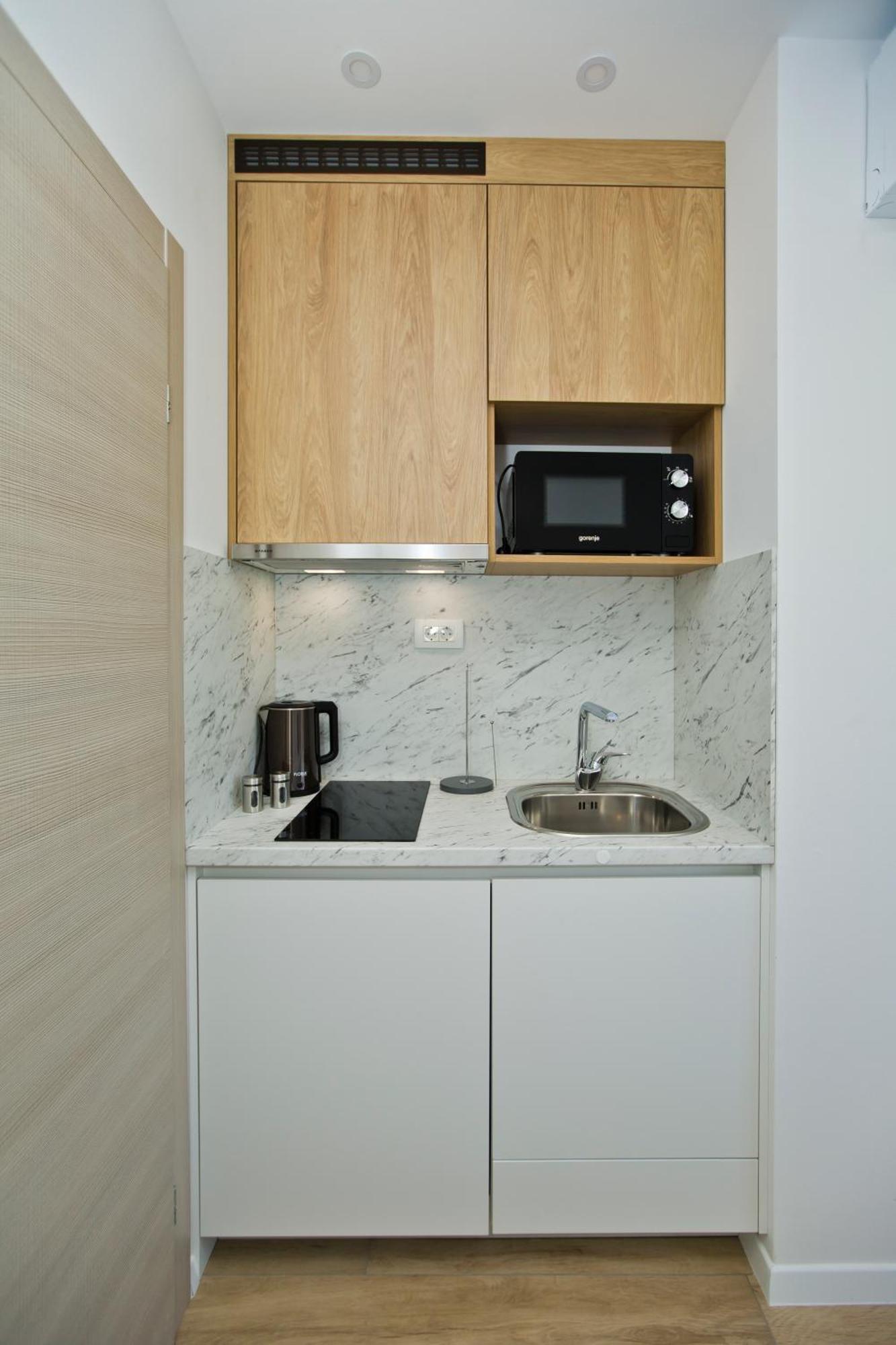חוואר Luka'S Lodge Guesthouse & Hostel מראה חיצוני תמונה