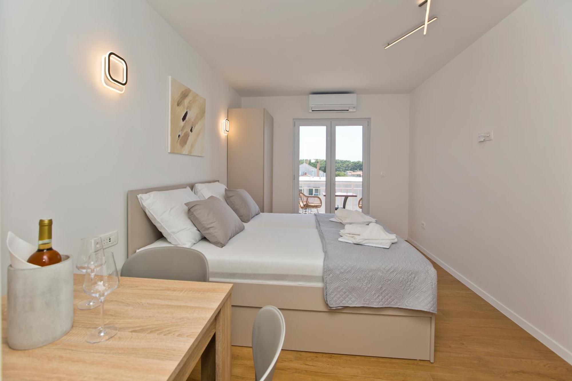 חוואר Luka'S Lodge Guesthouse & Hostel מראה חיצוני תמונה
