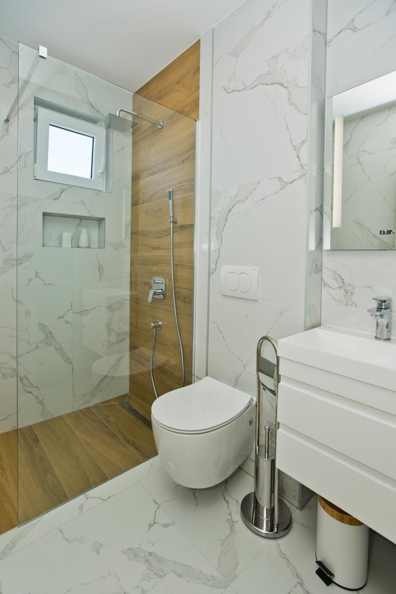 חוואר Luka'S Lodge Guesthouse & Hostel מראה חיצוני תמונה