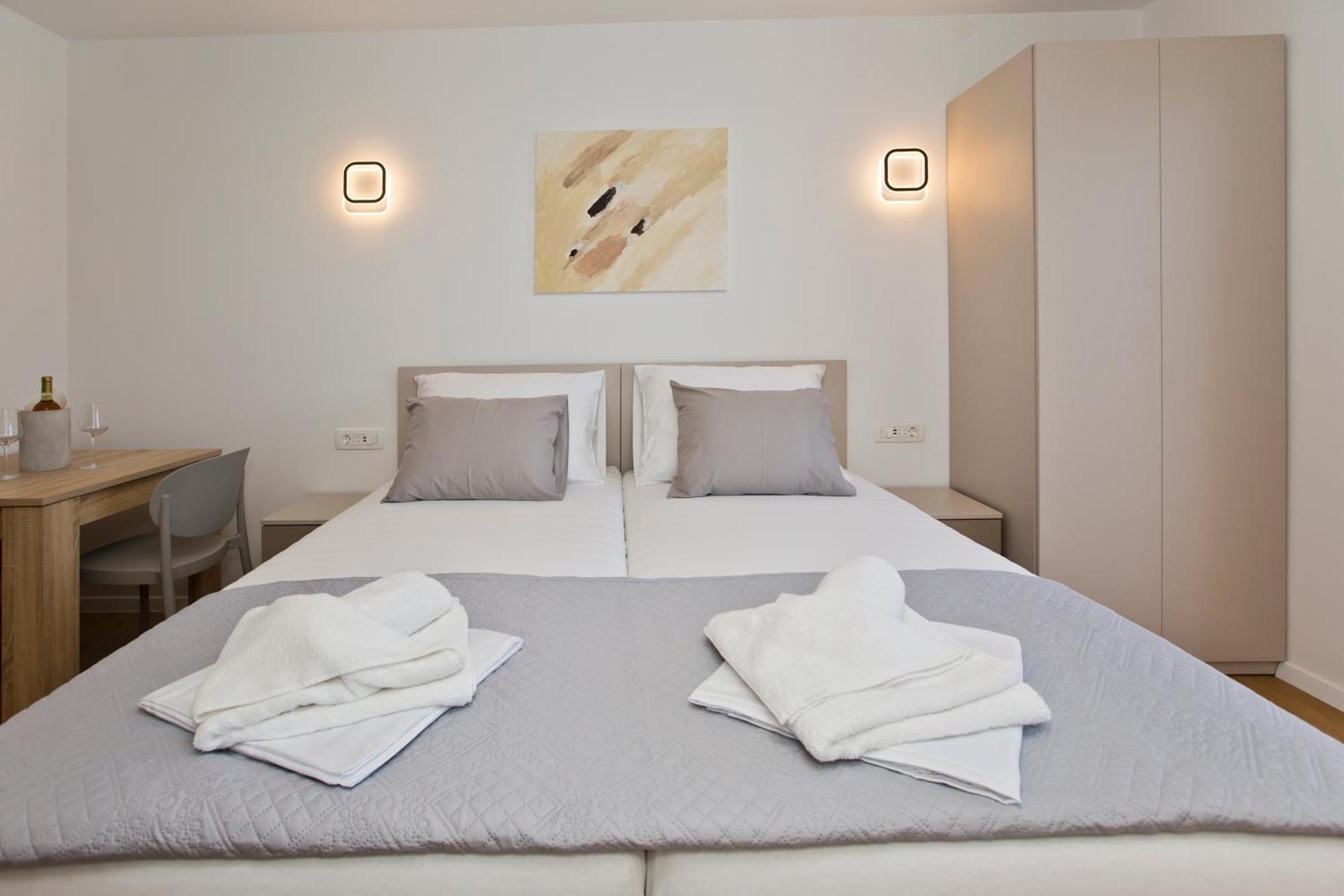 חוואר Luka'S Lodge Guesthouse & Hostel מראה חיצוני תמונה