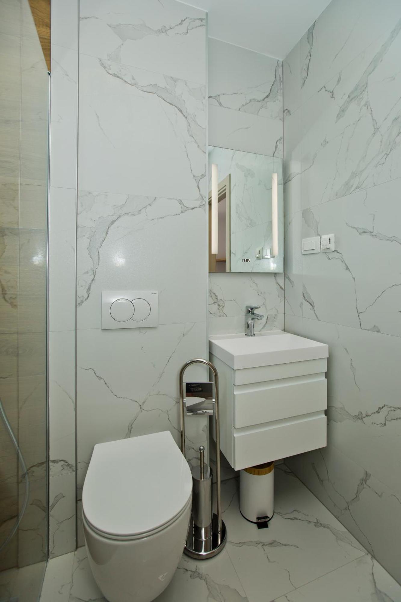 חוואר Luka'S Lodge Guesthouse & Hostel מראה חיצוני תמונה