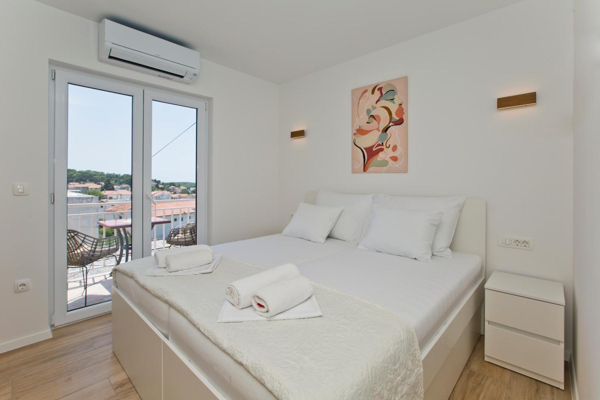 חוואר Luka'S Lodge Guesthouse & Hostel מראה חיצוני תמונה