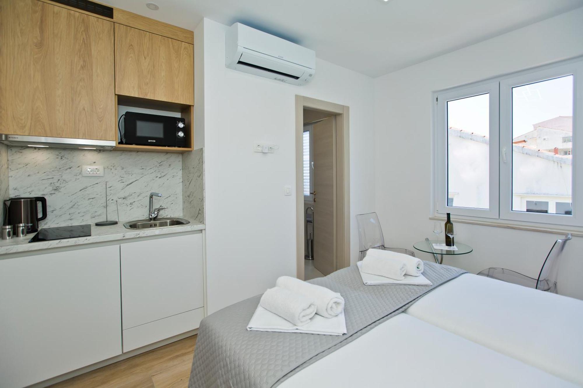 חוואר Luka'S Lodge Guesthouse & Hostel מראה חיצוני תמונה