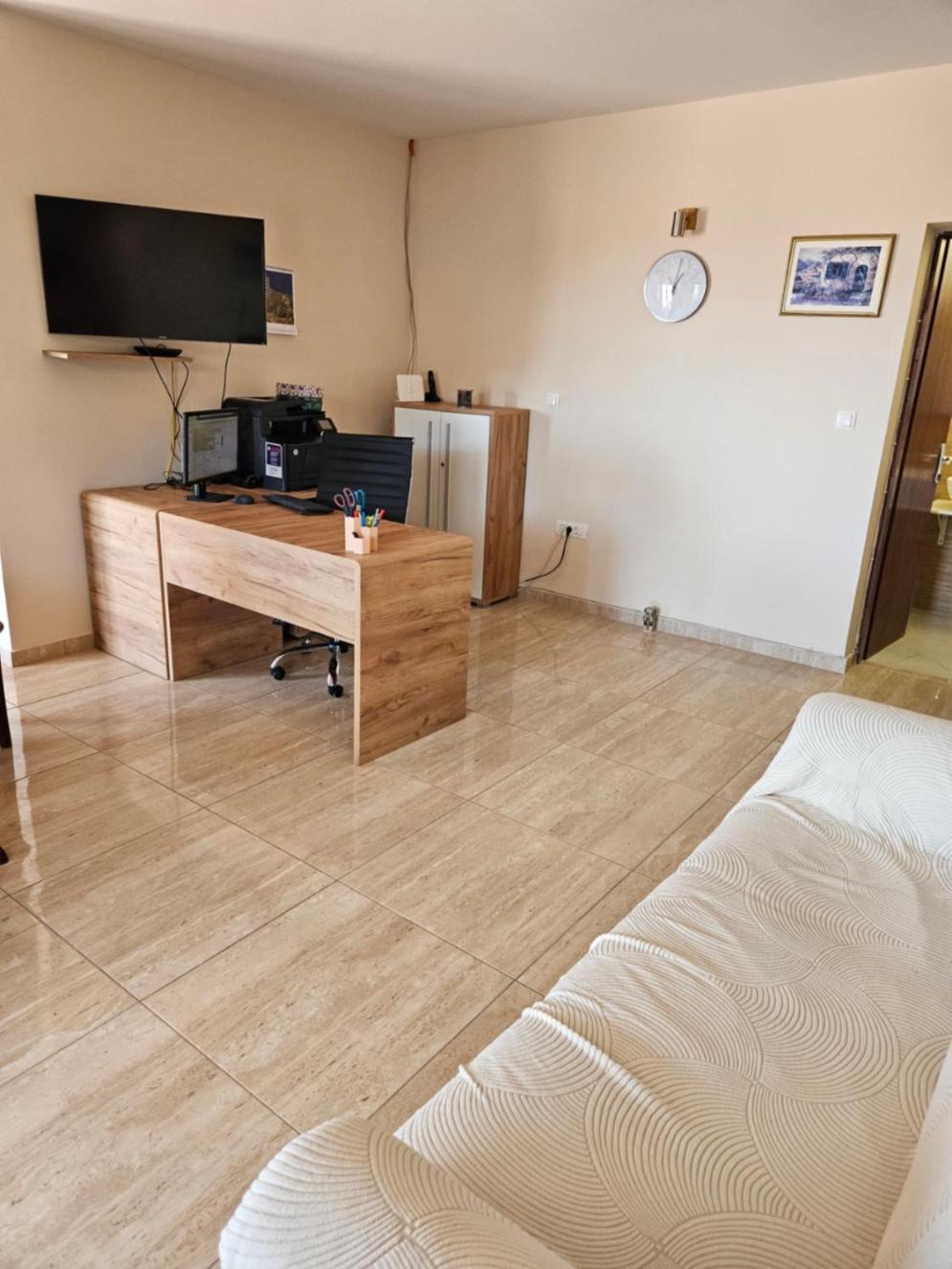 חוואר Luka'S Lodge Guesthouse & Hostel מראה חיצוני תמונה