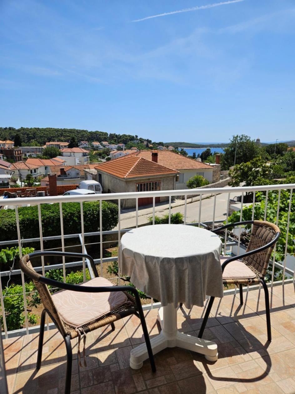 חוואר Luka'S Lodge Guesthouse & Hostel מראה חיצוני תמונה
