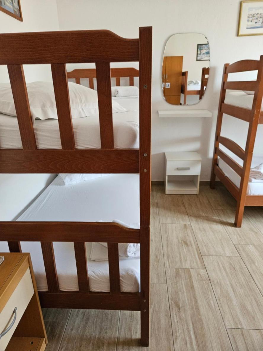 חוואר Luka'S Lodge Guesthouse & Hostel מראה חיצוני תמונה