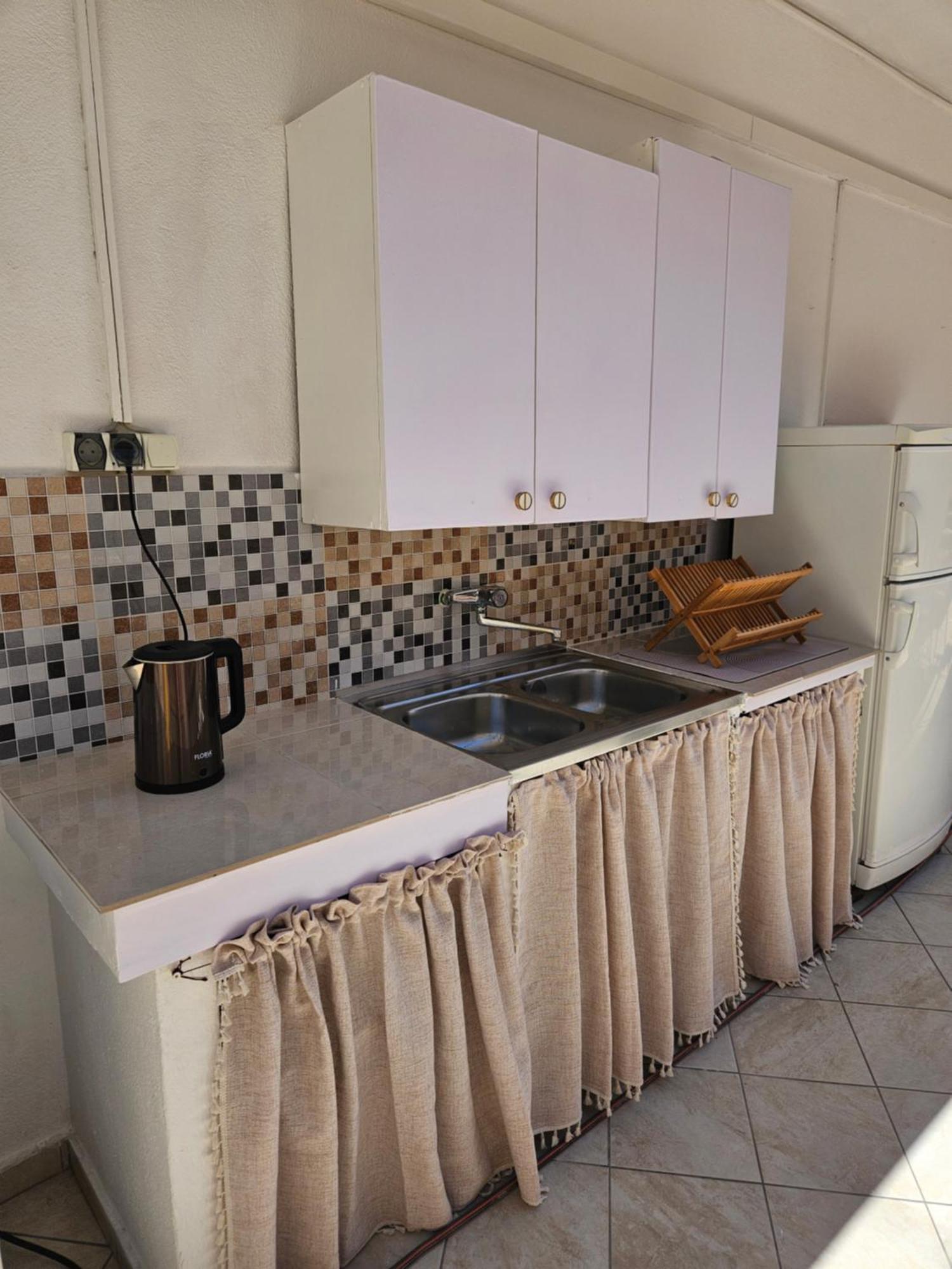 חוואר Luka'S Lodge Guesthouse & Hostel מראה חיצוני תמונה