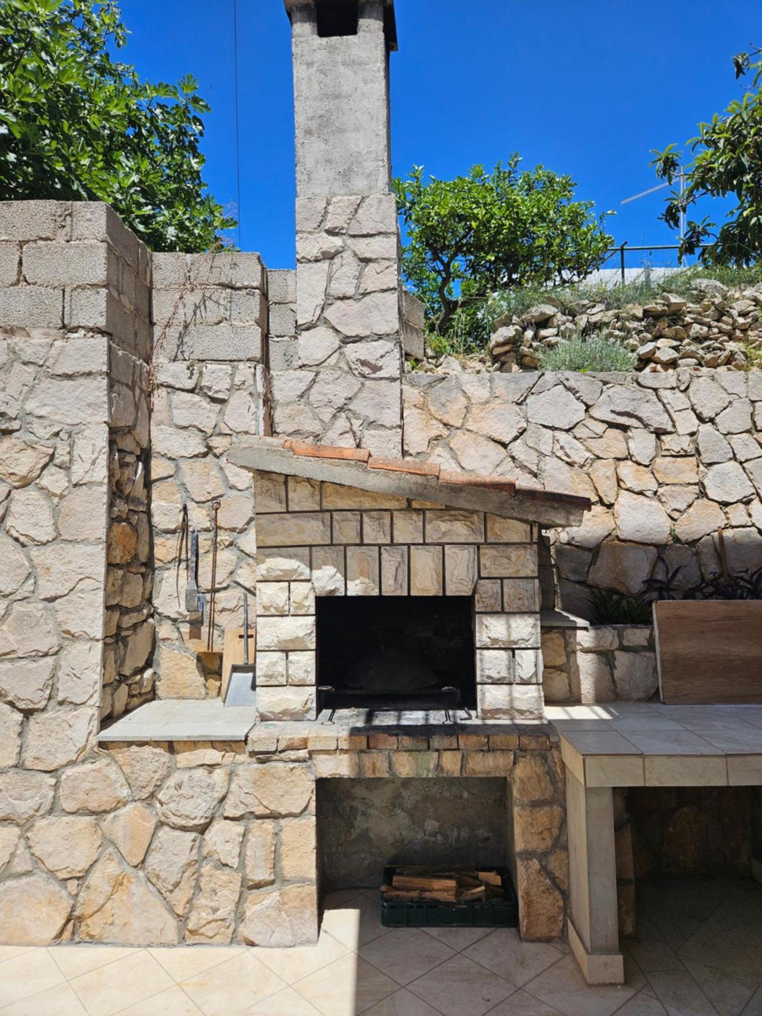 חוואר Luka'S Lodge Guesthouse & Hostel מראה חיצוני תמונה