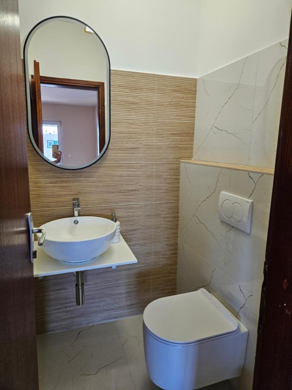 חוואר Luka'S Lodge Guesthouse & Hostel מראה חיצוני תמונה