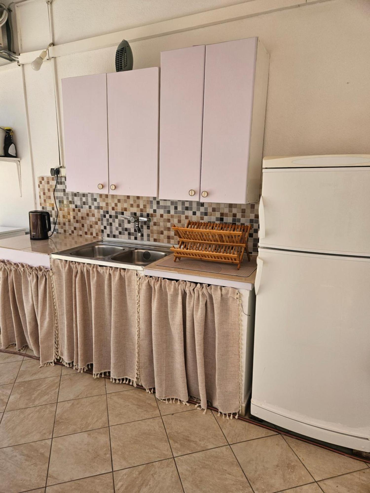 חוואר Luka'S Lodge Guesthouse & Hostel מראה חיצוני תמונה